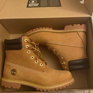 Women’s timberlands size, brand new!